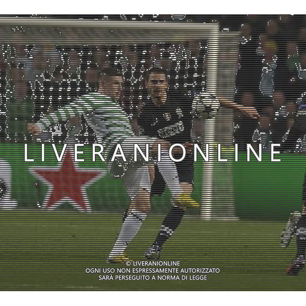 Celtic Park Glasgow Celtic v Juventus (0-3) Champions League First knockout round 12/02/13 Gary Hooper (Celtic) Leonardo Bonucci (Juventus) Photo: Roger Parker Fotosports International AG ALDO LIVERANI S A S ONLY ITALY