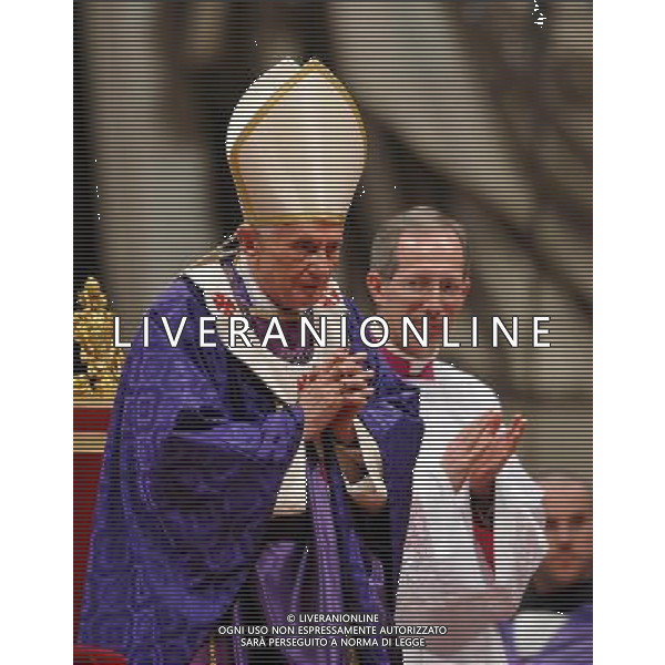 Roma 13-02-2013 Basilica di San Pietro, il Papa Benedetto XVI celebra la messa del Mercoledíå delle Ceneri, la prima messa dopo l\' annuncio delle sue dimissioni Ph: Cristian Gennari/Ianniello ©/AGENZIA ALDO LIVERANI SAS
