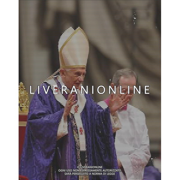Roma 13-02-2013 Basilica di San Pietro, il Papa Benedetto XVI celebra la messa del Mercoledíå delle Ceneri, la prima messa dopo l\' annuncio delle sue dimissioni Ph: Cristian Gennari/Ianniello ©/AGENZIA ALDO LIVERANI SAS