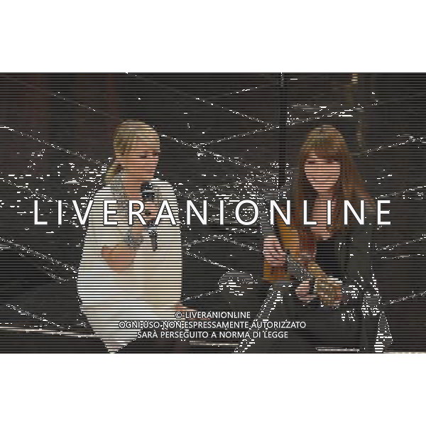 63mo Festival della canzone italiana di Sanremo Seconda Serata 13 febbraio 2013 nella foto Luciana Littizzetto e Carla Bruni ©/AGENZIA ALDO LIVERANI SAS