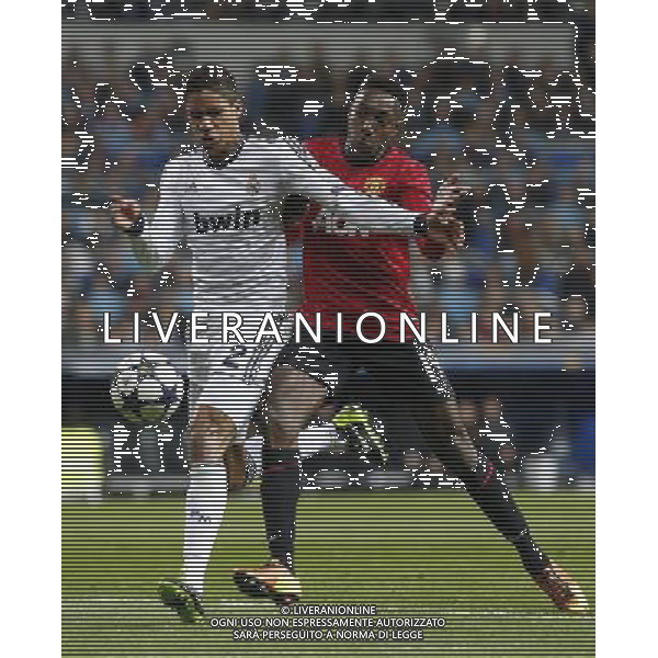 Madrid (03/02/2013).- Estadio Santiago Bernabeu. UEFA Champions League Real Madrid - Manchester United Raphael Varane, Welbeck. Photo: Alex Cid-Fuentes / ALFAQUI /AGENZIA ALDO LIVERANI SAS - ITALY ONLY - EDITORIAL USE ONLY