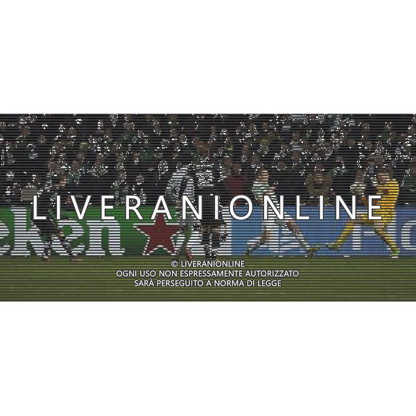 Celtic Park Glasgow Celtic v Juventus (0-3) Champions League First knockout round 12/02/13 Claudio Marchisio beats Fraser Forster to put Juventus 2-0 up Photo: Roger Parker Fotosports International ©Photoshot/AGENZIA ALDO LIVERANI SAS-ITALY ONLY - EDITORIAL USE ONLY