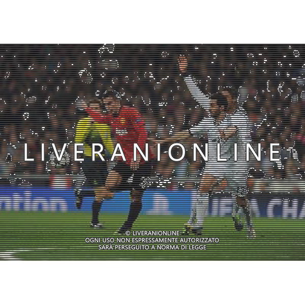 Robin Van Persie Manchester United 2012/13 Alvaro Arbeloa Real Madrid Real Madrid Vs Manchester United 13/02/13 The Champions League Photo: Robin Parker Fotosports International ©Photoshot/AGENZIA ALDO LIVERANI SAS-ITALY ONLY - EDITORIAL USE ONLY
