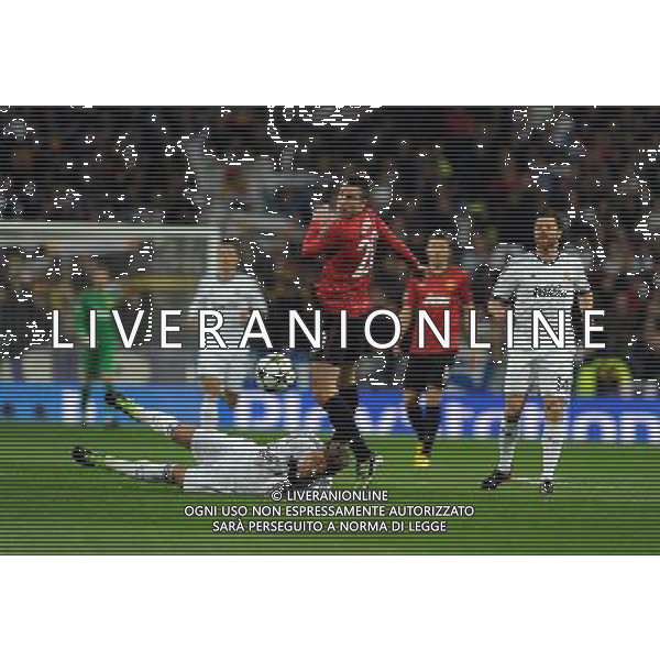 Robin Van Persie Manchester United 2012/13 Sergio Ramos Real Madrid Real Madrid Vs Manchester United 13/02/13 The Champions League Photo: Robin Parker Fotosports International ©Photoshot/AGENZIA ALDO LIVERANI SAS-ITALY ONLY - EDITORIAL USE ONLY