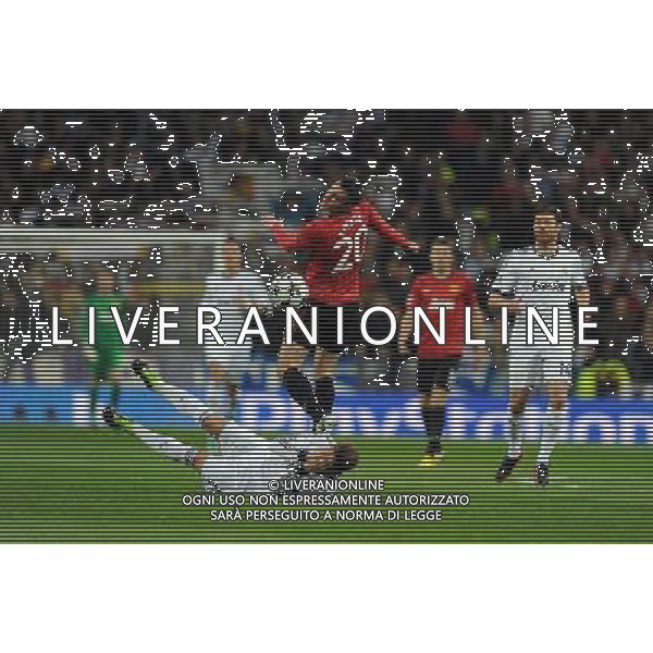 Robin Van Persie Manchester United 2012/13 Sergio Ramos Real Madrid Real Madrid Vs Manchester United 13/02/13 The Champions League Photo: Robin Parker Fotosports International ©Photoshot/AGENZIA ALDO LIVERANI SAS-ITALY ONLY - EDITORIAL USE ONLY