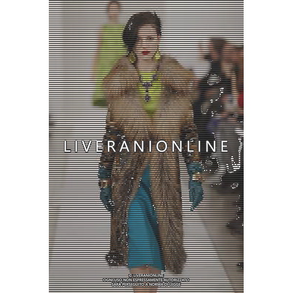 Oscar de la Renta Ready to Wear Autumn Winter 2013 New York Fashion Week ©Photoshot/AGENZIA ALDO LIVERANI SAS-ITALY ONLY - EDITORIAL USE ONLY