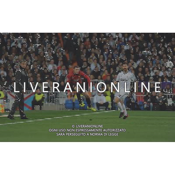 Real Madrid\'s Manager Jose Mourinho watches Wayne Rooney Manchester United 2012/13 Xabi Alonso Real Madrid Real Madrid Vs Manchester United (1-1) 13/02/13 The Champions League Photo: Robin Parker Fotosports International AG ALDO LIVERANI S A S ONLY ITALY