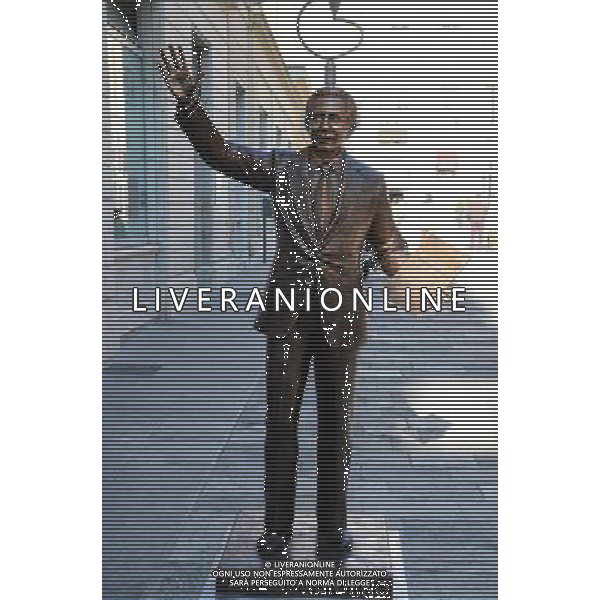 63mo Festival della canzone italiana di SanRemo 16 febbraio 2013 nella foto la Statua di Mike Bongiorno inaugurata durante il festival ©/AGENZIA ALDO LIVERANI SAS