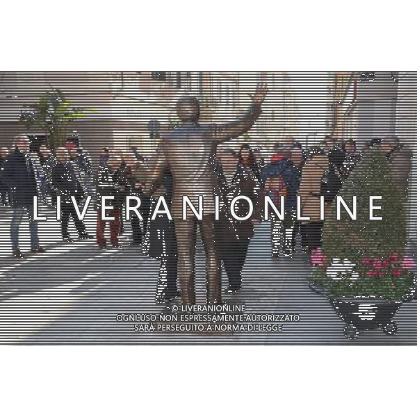 63mo Festival della canzone italiana di SanRemo 16 febbraio 2013 nella foto la Statua di Mike Bongiorno inaugurata durante il festival ©/AGENZIA ALDO LIVERANI SAS