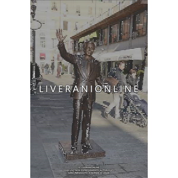 63mo Festival della canzone italiana di SanRemo 16 febbraio 2013 nella foto la Statua di Mike Bongiorno inaugurata durante il festival ©/AGENZIA ALDO LIVERANI SAS