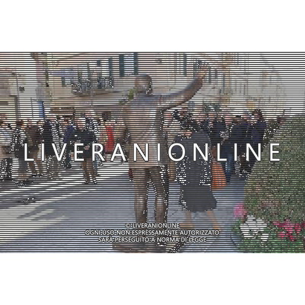 63mo Festival della canzone italiana di SanRemo 16 febbraio 2013 nella foto la Statua di Mike Bongiorno inaugurata durante il festival ©/AGENZIA ALDO LIVERANI SAS