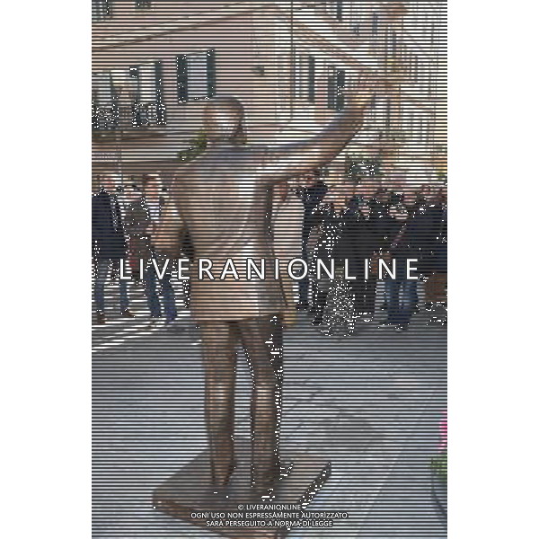 63mo Festival della canzone italiana di SanRemo 16 febbraio 2013 nella foto la Statua di Mike Bongiorno inaugurata durante il festival ©/AGENZIA ALDO LIVERANI SAS