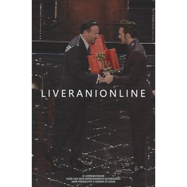 63mo Festival della canzone italiana di SanRemo Quinta Serata Finale 16 febbraio 2013 nella foto il vincitore Marco Mengoni viene premiato dal sindaco di sanremo ©/AGENZIA ALDO LIVERANI SAS