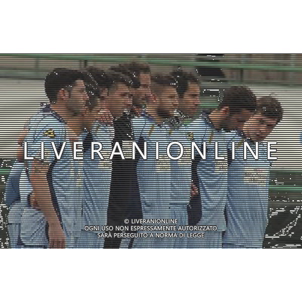 BERGAMO 17 FEBBRAIO 2013,nella foto I GIOCATORI DELL\'ALBINOLEFFE DURANTE IL MINUTO DI SILENZIO ,ph.francesco moro/Aldo Liverani ALBINOLEFFE - CARPI PRIMA DIVISIONE 17 FEBBRAIO 2013 ©/AGENZIA ALDO LIVERANI SAS