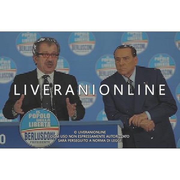MILANO 18/2/2013 FIERAMILANOCITY COMIZIO ELETTORALE DEL POPOLO DELLA LIBERTA\' NELLA FOTO SILVIO BERLUSCONI E ROBERTO MARONI FOTO ROMANO/AG ALDO LIERANI
