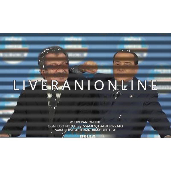 MILANO 18/2/2013 FIERAMILANOCITY COMIZIO ELETTORALE DEL POPOLO DELLA LIBERTA\' NELLA FOTO SILVIO BERLUSCONI E ROBERTO MARONI FOTO ROMANO/AG ALDO LIERANI