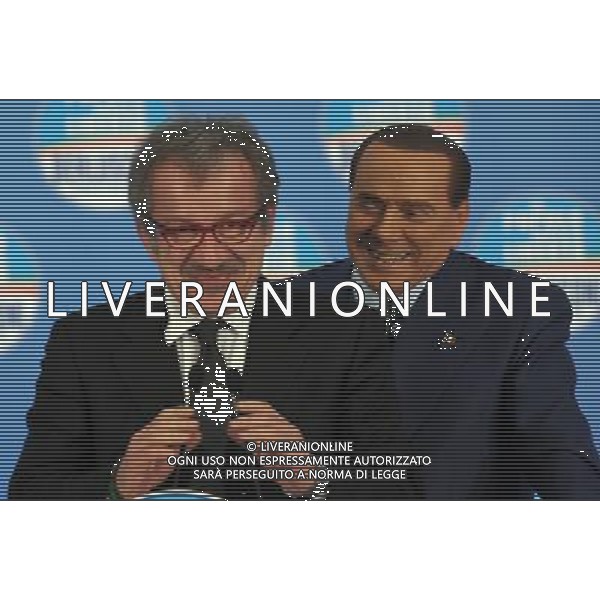 MILANO 18/2/2013 FIERAMILANOCITY COMIZIO ELETTORALE DEL POPOLO DELLA LIBERTA\' NELLA FOTO SILVIO BERLUSCONI E ROBERTO MARONI FOTO ROMANO/AG ALDO LIERANI