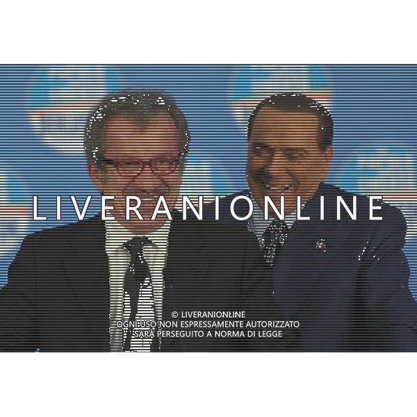 MILANO 18/2/2013 FIERAMILANOCITY COMIZIO ELETTORALE DEL POPOLO DELLA LIBERTA\' NELLA FOTO SILVIO BERLUSCONI E ROBERTO MARONI FOTO ROMANO/AG ALDO LIERANI