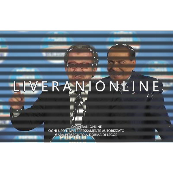 MILANO 18/2/2013 FIERAMILANOCITY COMIZIO ELETTORALE DEL POPOLO DELLA LIBERTA\' NELLA FOTO SILVIO BERLUSCONI E ROBERTO MARONI FOTO ROMANO/AG ALDO LIERANI