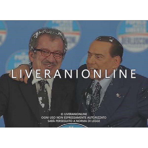 MILANO 18/2/2013 FIERAMILANOCITY COMIZIO ELETTORALE DEL POPOLO DELLA LIBERTA\' NELLA FOTO SILVIO BERLUSCONI E ROBERTO MARONI FOTO ROMANO/AG ALDO LIERANI