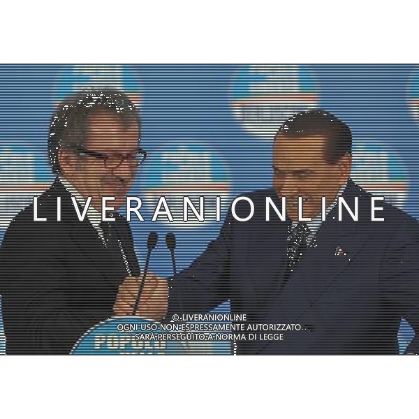MILANO 18/2/2013 FIERAMILANOCITY COMIZIO ELETTORALE DEL POPOLO DELLA LIBERTA\' NELLA FOTO SILVIO BERLUSCONI E ROBERTO MARONI FOTO ROMANO/AG ALDO LIERANI