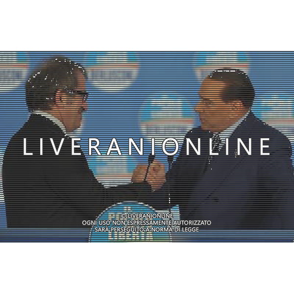 MILANO 18/2/2013 FIERAMILANOCITY COMIZIO ELETTORALE DEL POPOLO DELLA LIBERTA\' NELLA FOTO SILVIO BERLUSCONI E ROBERTO MARONI FOTO ROMANO/AG ALDO LIERANI