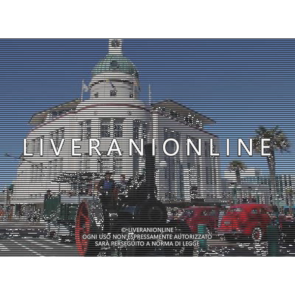 (130218) -- NAPIER, Feb. 18, 2013 () -- A car runs on a street in Napier, New Zealand, Feb. 17, 2013. Known as the Art Deco Capital of the World, Napier is a popular tourist city with a unique concentration of 1930s Art Deco architectures. Napier was rebuilt after the city was leveled by a massive earthquake and the following fire in 1931. (/Huang Xingwei) (wjd) ©photoshot/AGENZIA ALDO LIVERANI SAS - ITALY ONLY - Napier e\' una citta\' turistica con una concentrazione unica di architetture Art Deco degli anni 1930, Nuova Zelanda, 18 febbraio 2013