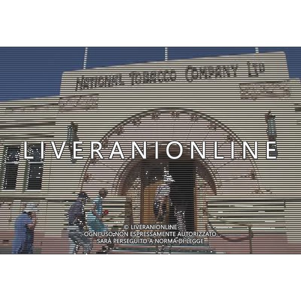 (130218) -- NAPIER, Feb. 18, 2013 () -- Tourists walk into the building of National Tobacco Company in Napier, New Zealand, Feb. 17, 2013. Known as the Art Deco Capital of the World, Napier is a popular tourist city with a unique concentration of 1930s Art Deco architectures. Napier was rebuilt after the city was leveled by a massive earthquake and the following fire in 1931. (/Huang Xingwei) (wjd) ©photoshot/AGENZIA ALDO LIVERANI SAS - ITALY ONLY - Napier e\' una citta\' turistica con una concentrazione unica di architetture Art Deco degli anni 1930, Nuova Zelanda, 18 febbraio 2013