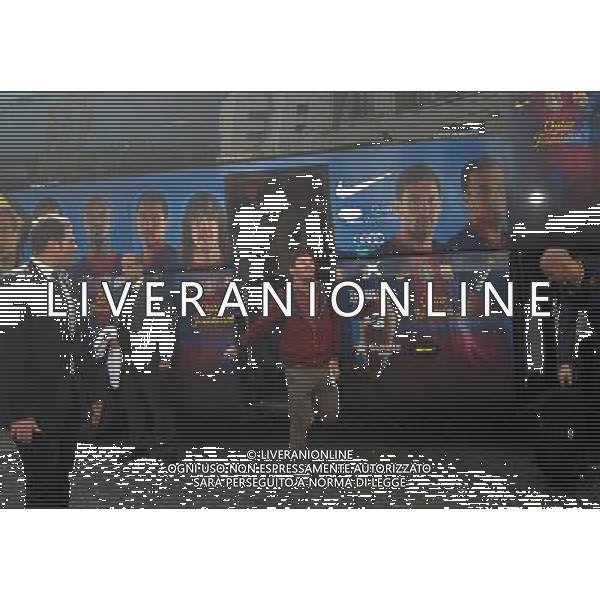 MILANO 19/2/2013 PIAZZA FONTANA ARRIVO DEI CALCIATORI DEL BARCELLONA PER LA PARTITA DI CHAMPIONS LEAGUE: -MILAN-BARCELLONA- NELLA FOTO FOTO ROMANO/AG ALDO LIVERANI S.A.S.