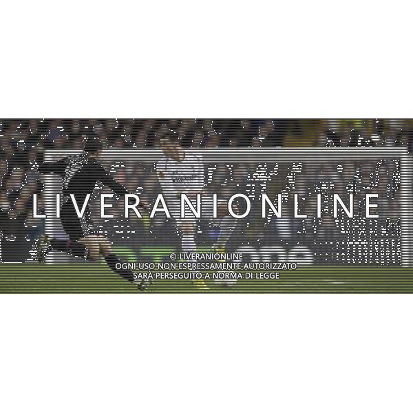 Tottenham Hotspur\'s Gareth Bale trys to lose his marker Olympique Lyonnais Steed Malbranque, Spurs beat Lyon 2:1 Tottenham Hotspur 14/02/13 Tottenham Hotspur V Olympique Lyonnais 14/02/13 UEFA Europa League Photo: Richard Washbrooke Fotosports International AG ALDO LIVERANI S A S ONLY ITALY