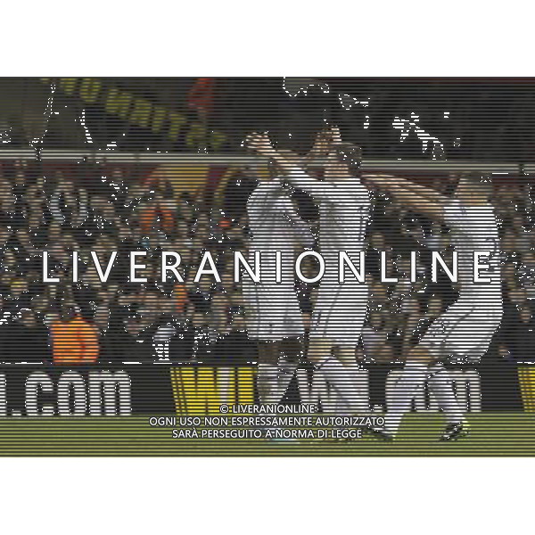 Tottenham Hotspur\'s Gareth Bale celebrates scoring the opening goal with Tottenham Hotspur\'s William Gallas (L) and Tottenham Hotspur\'s Kyle Walker (R.) Spurs beat Lyon 2:1 Tottenham Hotspur 14/02/13 Tottenham Hotspur V Olympique Lyonnais 14/02/13 UEFA Europa League Photo: Richard Washbrooke Fotosports International AG ALDO LIVERANI S A S ONLY ITALY