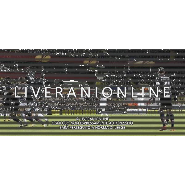 Tottenham Hotspur\'s Gareth Bale scores the opening goal from a free kick late in the first half. Spurs are beating Lyon 1:0 Tottenham Hotspur 14/02/13 Tottenham Hotspur V Olympique Lyonnais 14/02/13 UEFA Europa League Photo: Richard Washbrooke Fotosports International AG ALDO LIVERANI S A S ONLY ITALY