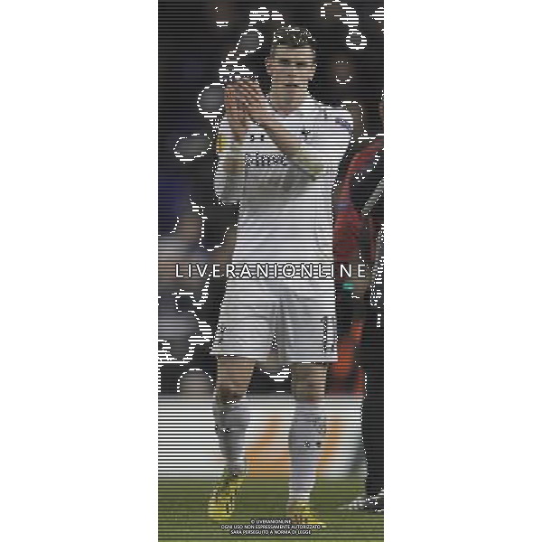 Tottenham Hotspur\'s Gareth Bale thanks the fans for their support. Spurs beat Lyon 2:1 Tottenham Hotspur 14/02/13 Tottenham Hotspur V Olympique Lyonnais 14/02/13 UEFA Europa League Photo: Richard Washbrooke Fotosports International AG ALDO LIVERANI S A S ONLY ITALY