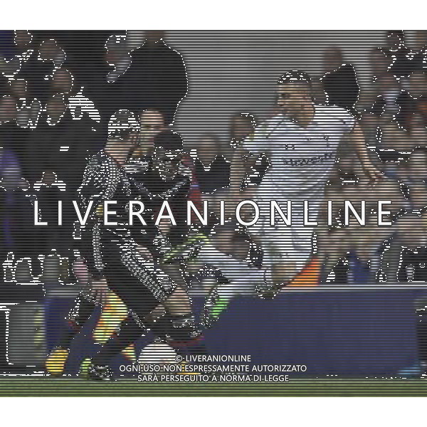 Tottenham Hotspur\'s Kyle Walker back flicks the ball to a team mate. Spurs beat Lyon 2:1 Tottenham Hotspur 14/02/13 Tottenham Hotspur V Olympique Lyonnais 14/02/13 UEFA Europa League Photo: Richard Washbrooke Fotosports International AG ALDO LIVERANI S A S ONLY ITALY
