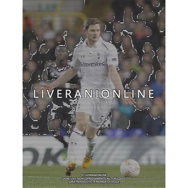 Tottenham Hotspur\'s Jan Vertonghen looking for support form his team mates. Spurs beat Lyon 2:1 Tottenham Hotspur 14/02/13 Tottenham Hotspur V Olympique Lyonnais 14/02/13 UEFA Europa League Photo: Richard Washbrooke Fotosports International AG ALDO LIVERANI S A S ONLY ITALY