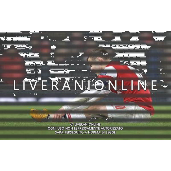 Arsenal\'s Jack Wilshere shows his dejection as Bayern Munich score a third goal to take a 3-1 lead - Credit - CameraSport - KARYN HADDON - Football - UEFA Champions League Round of 16 First Leg - Arsenal v Bayern Munich - Tuesday 19th February 2013 - Emirates Stadium - London © CameraSport - 43 Linden Ave. Countesthorpe. Leicester. England. LE8 5PG - Tel: +44 (0) 116 277 4147 - admin@camerasport.com - www.camerasport.com AG ALDO LIVERANI S A S ONLY ITALY