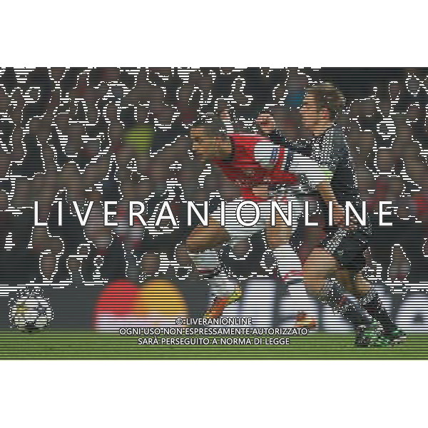 Arsenal\'s Theo Walcott battles with Bayern Munich\'s Philipp Lahm - Credit - CameraSport - KARYN HADDON - Football - UEFA Champions League Round of 16 First Leg - Arsenal v Bayern Munich - Tuesday 19th February 2013 - Emirates Stadium - London © CameraSport - 43 Linden Ave. Countesthorpe. Leicester. England. LE8 5PG - Tel: +44 (0) 116 277 4147 - admin@camerasport.com - www.camerasport.com AG ALDO LIVERANI S A S ONLY ITALY