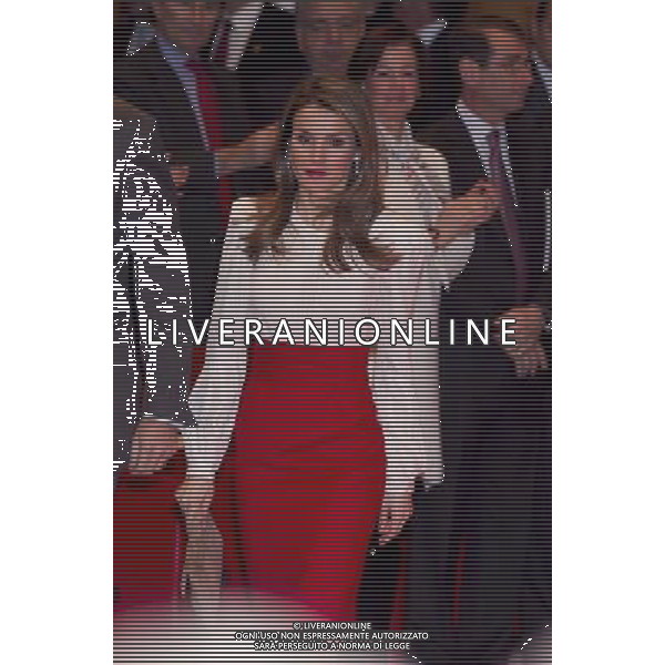 120213.MC. SS.AA.RR. LOS PRINCIPES DE ASTURIAS. ENTREGA DE LAS ACREDITACIONES A LOS NUEVOS EMBAJADORES DE LA 5» EDICION DE LOS \'EMBAJADORES HONORARIOS DE LA MARCA ESPA„A CIUDAD BANCO SANTANDER. MADRID. Fernando Alonso (en la categor’a de Deportes), Antonio Banderas (Cultura y Comunicaci—n), Isak Andic (Gesti—n Empresarial), JosŽ AndrŽs (Turismo y Gastronom’a), Mar’a Blasco (Ciencia e Innovaci—n) la Organizaci—nNacional de Trasplantes (Acci—n Social), Pedro Nueno (RelacionesInstitucionales) y la Alta Velocidad Espa–ola (acreditaci—n extraordinaria) ©photoshot /AGENZIA ALDO LIVERANI SAS - ITALY ONLY - REALI SPAGNOLI: Il Principe Felipe con la moglie Laetitia Principi delle Asturie alla 5a edizione di consegna dei premi per i nuovi ambasciatori Onorari a Madrid Spagna 12 febbraio 2013