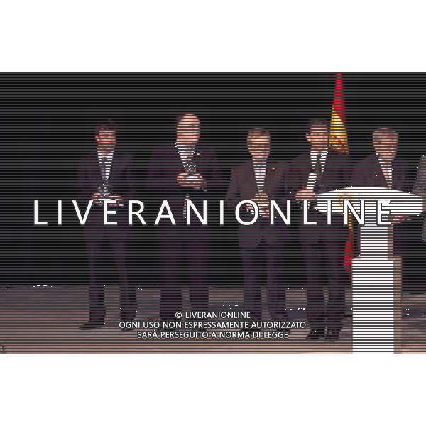 120213.MC. SS.AA.RR. LOS PRINCIPES DE ASTURIAS. ENTREGA DE LAS ACREDITACIONES A LOS NUEVOS EMBAJADORES DE LA 5» EDICION DE LOS \'EMBAJADORES HONORARIOS DE LA MARCA ESPA„A CIUDAD BANCO SANTANDER. MADRID. Fernando Alonso (en la categor’a de Deportes), Antonio Banderas (Cultura y Comunicaci—n), Isak Andic (Gesti—n Empresarial), JosŽ AndrŽs (Turismo y Gastronom’a), Mar’a Blasco (Ciencia e Innovaci—n) la Organizaci—nNacional de Trasplantes (Acci—n Social), Pedro Nueno (RelacionesInstitucionales) y la Alta Velocidad Espa–ola (acreditaci—n extraordinaria) ©photoshot /AGENZIA ALDO LIVERANI SAS - ITALY ONLY - REALI SPAGNOLI: Il Principe Felipe con la moglie Laetitia Principi delle Asturie alla 5a edizione di consegna dei premi per i nuovi ambasciatori Onorari a Madrid Spagna 12 febbraio 2013
