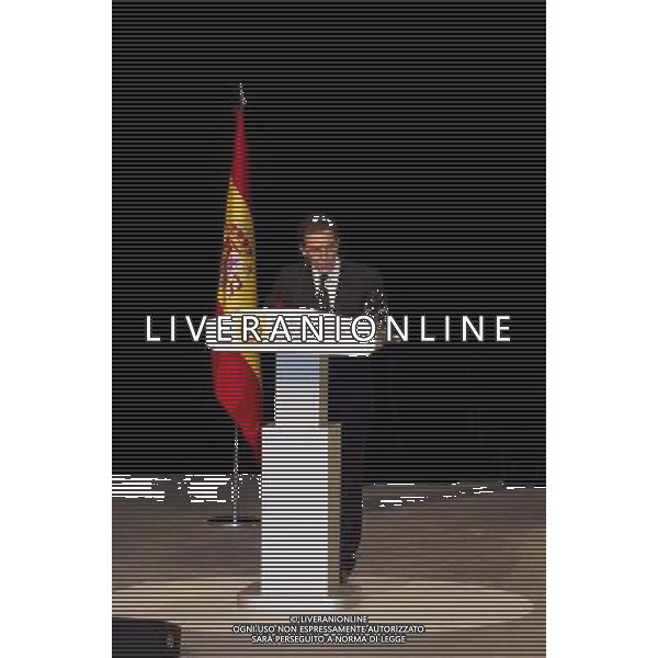 120213.MC. SS.AA.RR. LOS PRINCIPES DE ASTURIAS. ENTREGA DE LAS ACREDITACIONES A LOS NUEVOS EMBAJADORES DE LA 5» EDICION DE LOS \'EMBAJADORES HONORARIOS DE LA MARCA ESPA„A CIUDAD BANCO SANTANDER. MADRID. Fernando Alonso (en la categor’a de Deportes), Antonio Banderas (Cultura y Comunicaci—n), Isak Andic (Gesti—n Empresarial), JosŽ AndrŽs (Turismo y Gastronom’a), Mar’a Blasco (Ciencia e Innovaci—n) la Organizaci—nNacional de Trasplantes (Acci—n Social), Pedro Nueno (RelacionesInstitucionales) y la Alta Velocidad Espa–ola (acreditaci—n extraordinaria) ©photoshot /AGENZIA ALDO LIVERANI SAS - ITALY ONLY - REALI SPAGNOLI: Il Principe Felipe con la moglie Laetitia Principi delle Asturie alla 5a edizione di consegna dei premi per i nuovi ambasciatori Onorari a Madrid Spagna 12 febbraio 2013
