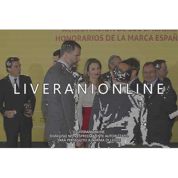 120213.MC. SS.AA.RR. LOS PRINCIPES DE ASTURIAS. ENTREGA DE LAS ACREDITACIONES A LOS NUEVOS EMBAJADORES DE LA 5» EDICION DE LOS \'EMBAJADORES HONORARIOS DE LA MARCA ESPA„A CIUDAD BANCO SANTANDER. MADRID. Fernando Alonso (en la categor’a de Deportes), Antonio Banderas (Cultura y Comunicaci—n), Isak Andic (Gesti—n Empresarial), JosŽ AndrŽs (Turismo y Gastronom’a), Mar’a Blasco (Ciencia e Innovaci—n) la Organizaci—nNacional de Trasplantes (Acci—n Social), Pedro Nueno (RelacionesInstitucionales) y la Alta Velocidad Espa–ola (acreditaci—n extraordinaria) ©photoshot /AGENZIA ALDO LIVERANI SAS - ITALY ONLY - REALI SPAGNOLI: Il Principe Felipe con la moglie Laetitia Principi delle Asturie alla 5a edizione di consegna dei premi per i nuovi ambasciatori Onorari a Madrid Spagna 12 febbraio 2013