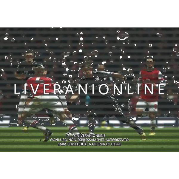 Arsenal\'s Per Mertesacker and Bayern Munich\'s Bastian Schweinsteiger Football - UEFA Champions League - round of 16 - First Leg - Arsenal London v Bayern Munich - 19th February 2013 - Emirates Stadium - London - UK Foto: Michal Zemanek / dla Newspix.pl --- Newspix.pl AG ALDO LIVERANI S A S ONLY ITALY *** Local Caption *** www.newspix.pl mail us: info@newspix.pl call us: 0048 022 23 22 222 --- Polish Picture Agency by Ringier Axel Springer Poland