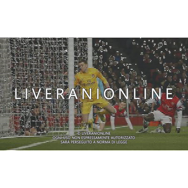 Arsenal\'s Wojciech Szczesny is beaten by Bayern Munich\'s Mario Mandzukic Football - UEFA Champions League - round of 16 - First Leg - Arsenal London v Bayern Munich - 19th February 2013 - Emirates Stadium - London - UK Foto: Michal Zemanek / Newspix.pl --- Newspix.pl --- Newspix.pl AG ALDO LIVERANI S A S ONLY ITALY *** Local Caption *** www.newspix.pl mail us: info@newspix.pl call us: 0048 022 23 22 222 --- Polish Picture Agency by Ringier Axel Springer Poland