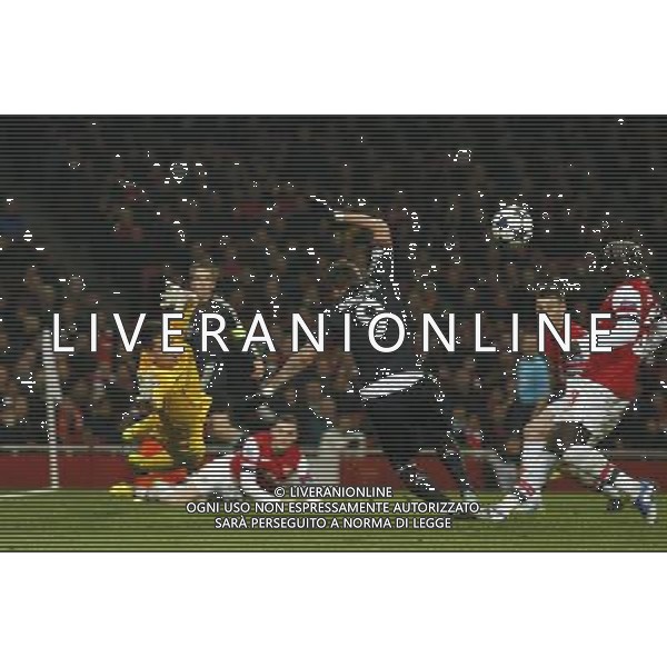 Arsenal\'s Wojciech Szczesny is beaten by Bayern Munich\'s Mario Mandzukic Football - UEFA Champions League - round of 16 - First Leg - Arsenal London v Bayern Munich - 19th February 2013 - Emirates Stadium - London - UK Foto: Michal Zemanek / Newspix.pl --- Newspix.pl --- Newspix.pl AG ALDO LIVERANI S A S ONLY ITALY *** Local Caption *** www.newspix.pl mail us: info@newspix.pl call us: 0048 022 23 22 222 --- Polish Picture Agency by Ringier Axel Springer Poland