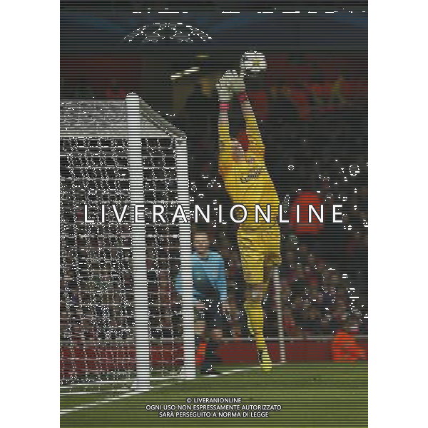 Arsenal\'s Wojciech Szczesny Football - UEFA Champions League - round of 16 - First Leg - Arsenal London v Bayern Munich - 19th February 2013 - Emirates Stadium - London - UK Foto: Michal Zemanek / Newspix.pl --- Newspix.pl --- Newspix.pl AG ALDO LIVERANI S A S ONLY ITALY *** Local Caption *** www.newspix.pl mail us: info@newspix.pl call us: 0048 022 23 22 222 --- Polish Picture Agency by Ringier Axel Springer Poland