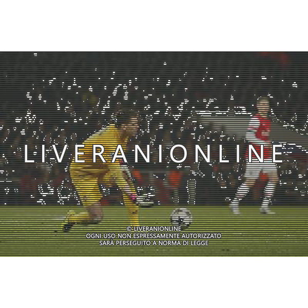 Arsenal\'s Wojciech Szczesny Football - UEFA Champions League - round of 16 - First Leg - Arsenal London v Bayern Munich - 19th February 2013 - Emirates Stadium - London - UK Foto: Michal Zemanek / dla Newspix.pl LIGA MISTRZOW SEZON 2012/2013 PILKA NOZNA ARSENAL LONDYN vs BAYERN MONACHIUM --- Newspix.pl AG ALDO LIVERANI S A S ONLY ITALY *** Local Caption *** www.newspix.pl mail us: info@newspix.pl call us: 0048 022 23 22 222 --- Polish Picture Agency by Ringier Axel Springer Poland