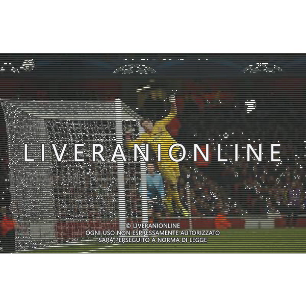 Arsenal\'s Wojciech Szczesny Football - UEFA Champions League - round of 16 - First Leg - Arsenal London v Bayern Munich - 19th February 2013 - Emirates Stadium - London - UK Foto: Michal Zemanek / dla Newspix.pl LIGA MISTRZOW SEZON 2012/2013 PILKA NOZNA ARSENAL LONDYN vs BAYERN MONACHIUM --- Newspix.pl AG ALDO LIVERANI S A S ONLY ITALY *** Local Caption *** www.newspix.pl mail us: info@newspix.pl call us: 0048 022 23 22 222 --- Polish Picture Agency by Ringier Axel Springer Poland