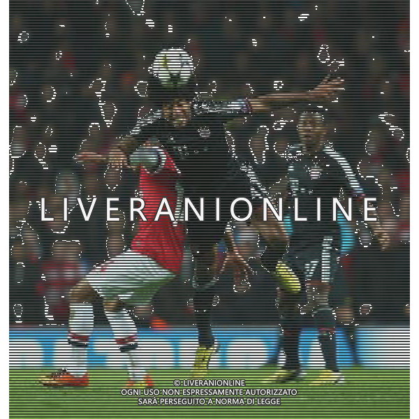 Arsenal\'s Theo Walcott and Bayern Munich\'s Dante Football - UEFA Champions League - round of 16 - First Leg - Arsenal London v Bayern Munich - 19th February 2013 - Emirates Stadium - London - UK Foto: Michal Zemanek / dla Newspix.pl LIGA MISTRZOW SEZON 2012/2013 PILKA NOZNA ARSENAL LONDYN vs BAYERN MONACHIUM --- Newspix.pl AG ALDO LIVERANI S A S ONLY ITALY *** Local Caption *** www.newspix.pl mail us: info@newspix.pl call us: 0048 022 23 22 222 --- Polish Picture Agency by Ringier Axel Springer Poland