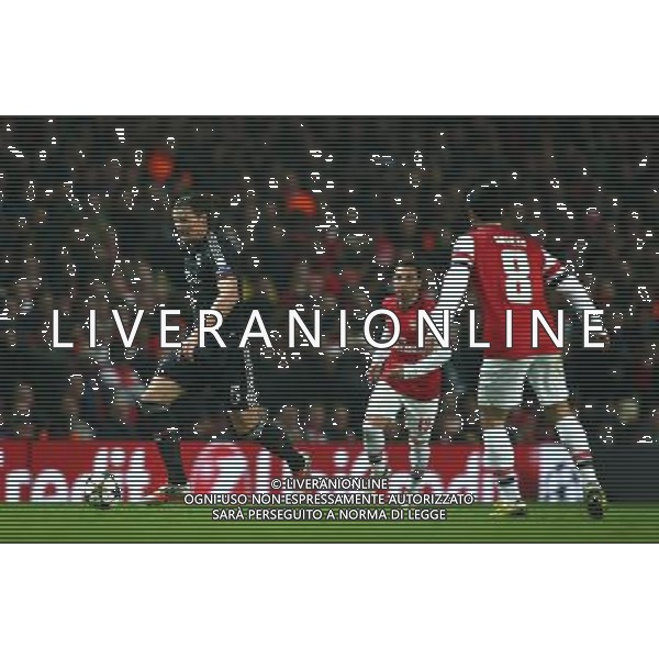 Bayern Munich\'s Daniel van Buyten Football - UEFA Champions League - round of 16 - First Leg - Arsenal London v Bayern Munich - 19th February 2013 - Emirates Stadium - London - UK Foto: Michal Zemanek / dla Newspix.pl LIGA MISTRZOW SEZON 2012/2013 PILKA NOZNA ARSENAL LONDYN vs BAYERN MONACHIUM --- Newspix.pl AG ALDO LIVERANI S A S ONLY ITALY *** Local Caption *** www.newspix.pl mail us: info@newspix.pl call us: 0048 022 23 22 222 --- Polish Picture Agency by Ringier Axel Springer Poland