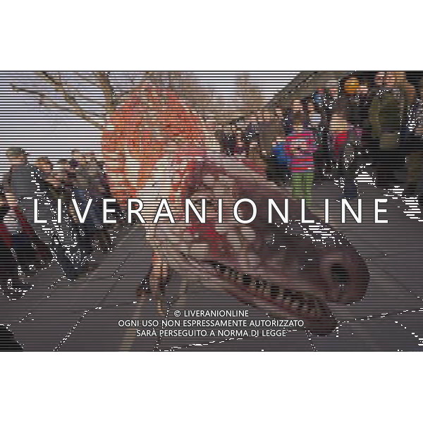 An Australovenator takes a walk around the London Festival Hall, south bank. Erth\'s acclaimed Dinosaur Petting Zoo is part of the SouthbankCentre\'s Imagine Children\'s Festival.. London ©Photoshot/AGENZIA ALDO LIVERANI SAS-ITALY ONLY - EDITORIAL USE ONLY